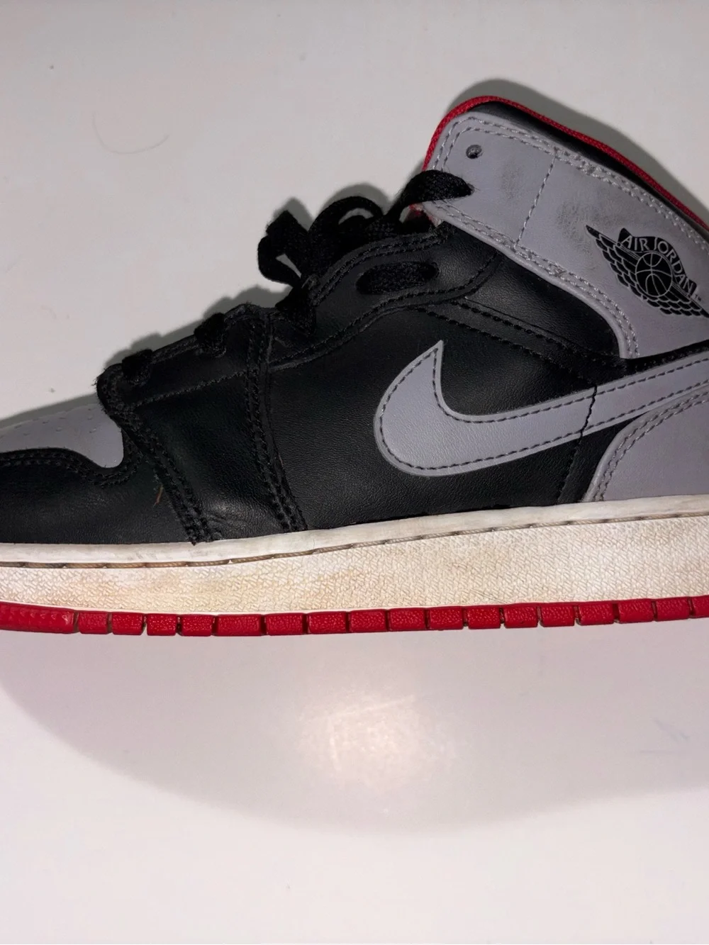 Nike Air Jordan 1 Mid Bred Shadow DQ8423-006 Grade School 5.5Y Black Gray Red